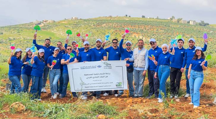 التجاري الأردني يزرع الأشجار المثمرة