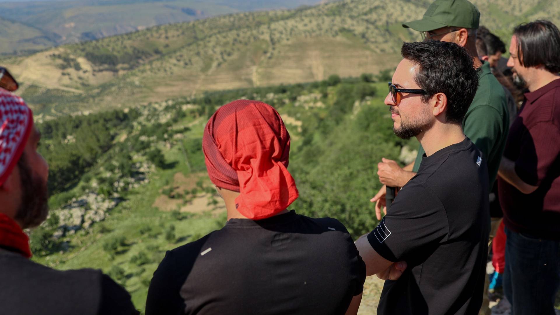 ولي العهد يؤكد أهمية تطوير السياحة البيئية ودورها في تمكين المجتمعات المحلية