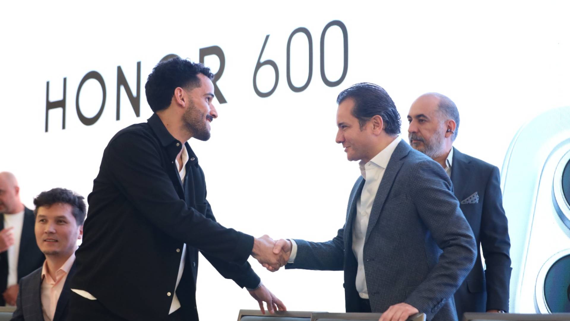 علامة HONOR تتعاقد مع محمود مرضي، (محمد ابو ازريق شرارة) ونور الروابدة