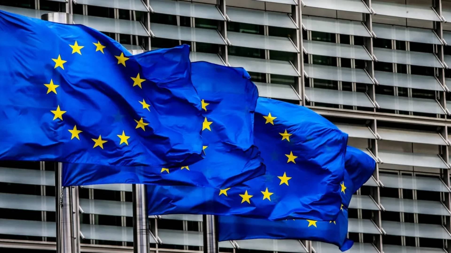 الاتحاد الأوروبي يمول أوكرانيا بـ 90 مليار يورو من "حسابات" روسيا 