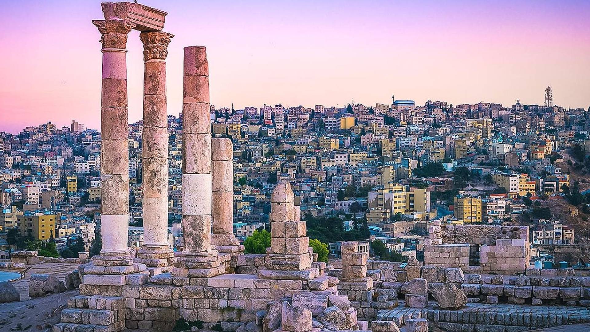 أجواء دافئة وزخات مطرية في البادية تمهيدا لانخفاض ملموس الاثنين