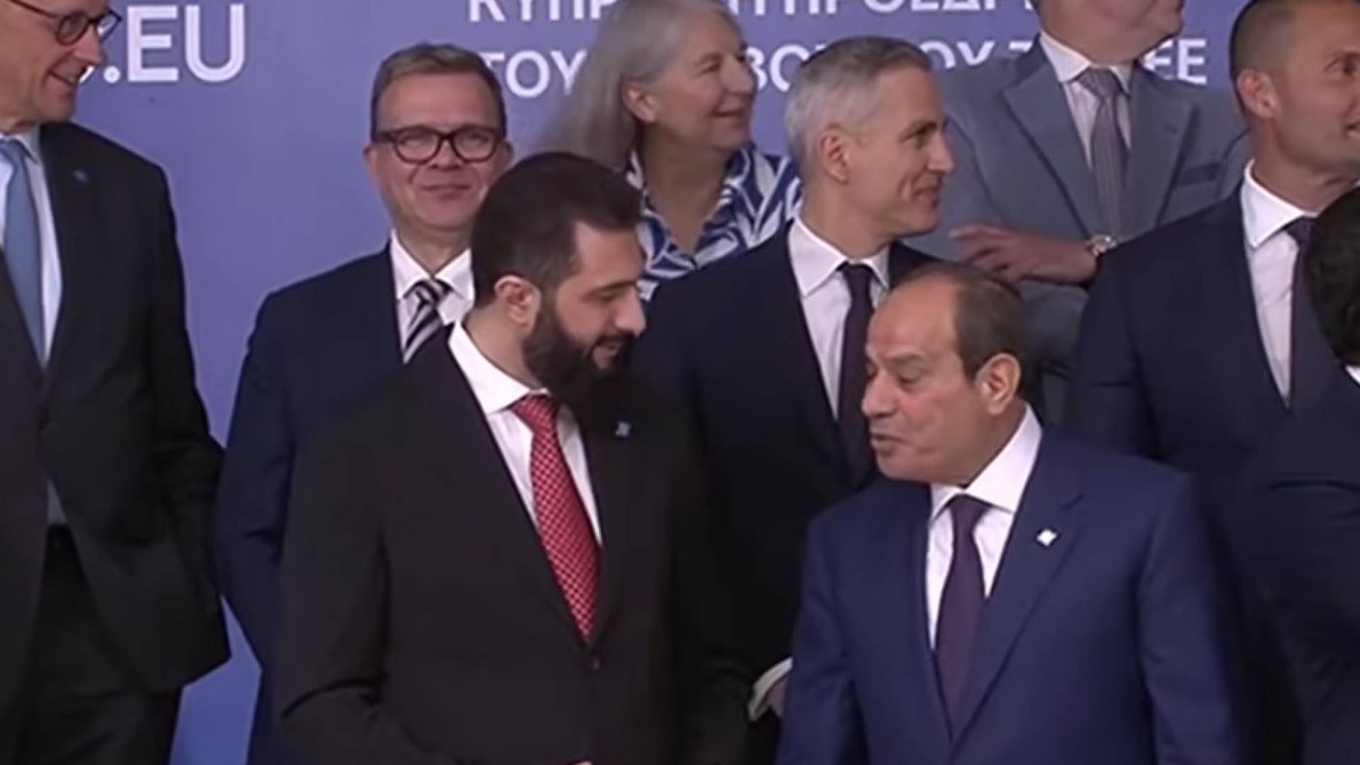 لقاء السيسي وأحمد الشرع في قبرص: لقطات ودية تنهي جدل "التجاهل" وتؤكد التنسيق المصري السوري