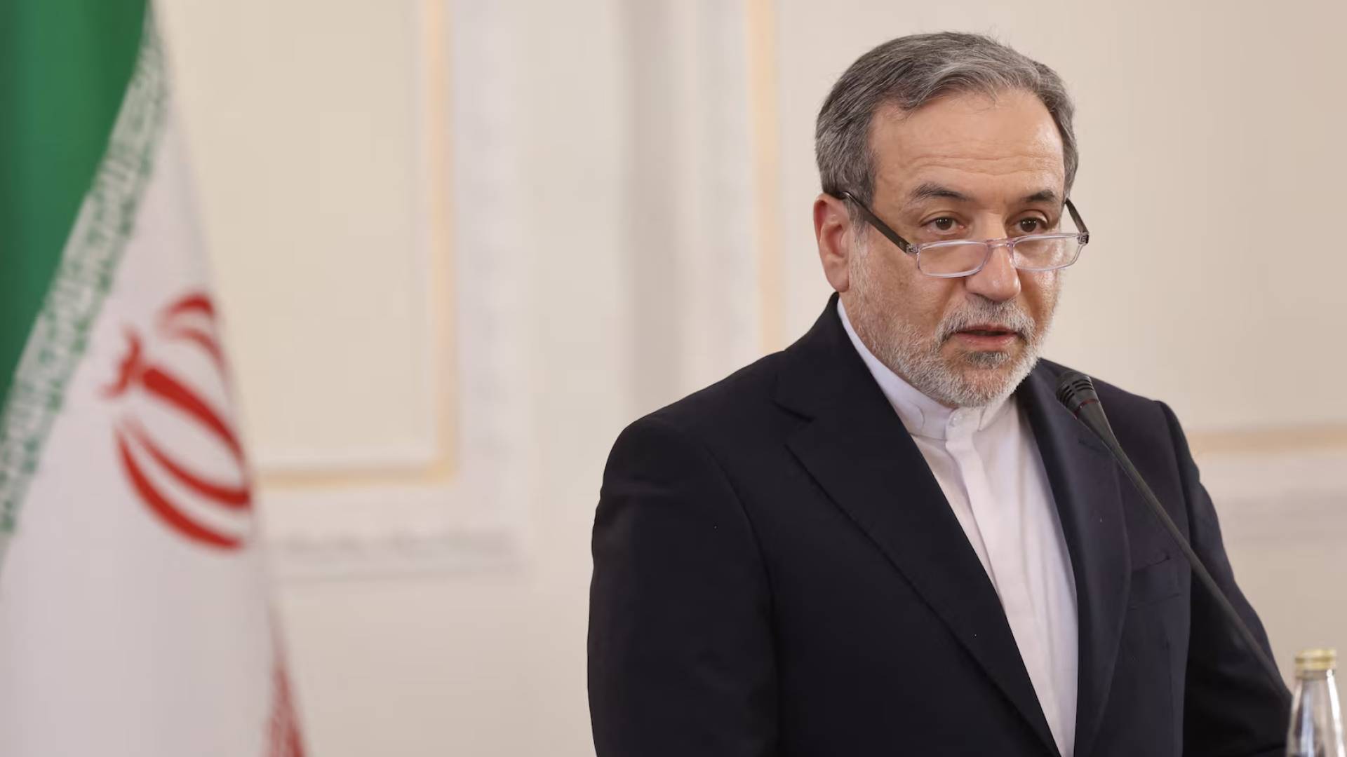 مباحثات إيرانية باكستانية في إسلام آباد: عراقجي وقائد الجيش يبحثان التهدئة وجولة مفاوضات مرتقبة 