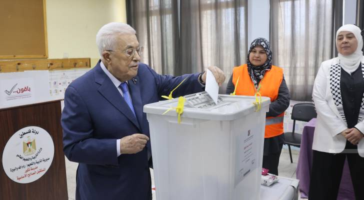 الرئيس محمود عباس يدلي بصوته في انتخابات المجالس المحلية لعام 2026