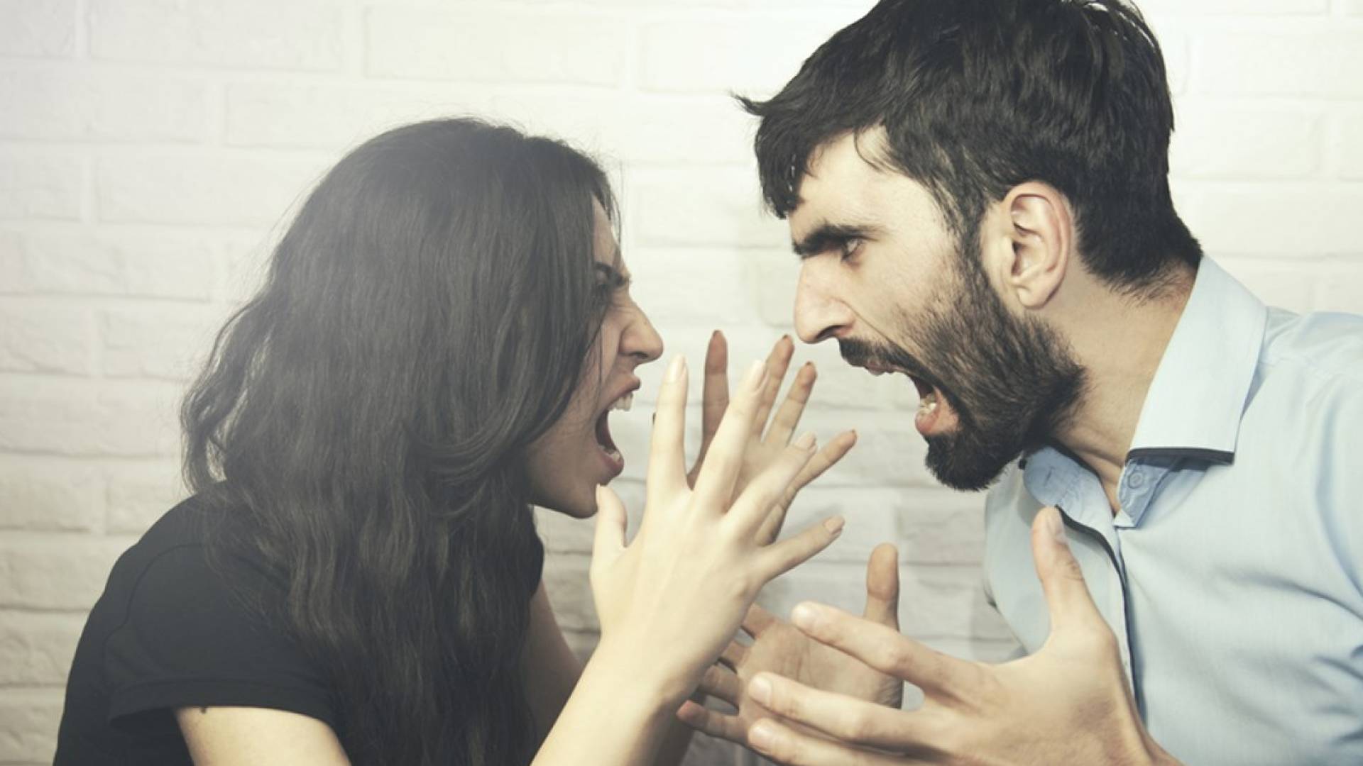 بعد "سنوات الصمت".. رجل يكسر صمته ويبلغ عن تعرضه للضرب من زوجته