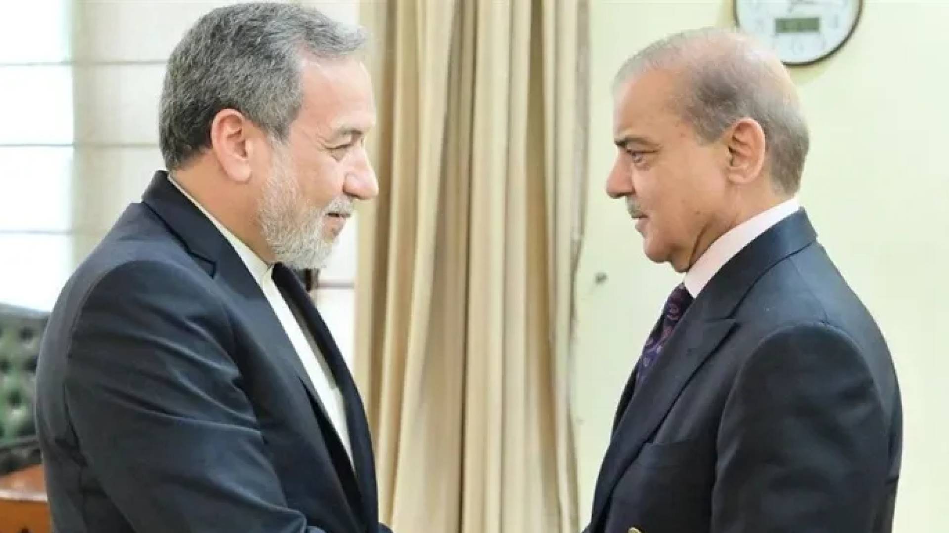 في إسلام آباد.. مباحثات باكستانية إيرانية رفيعة المستوى لتعزيز وقف إطلاق النار