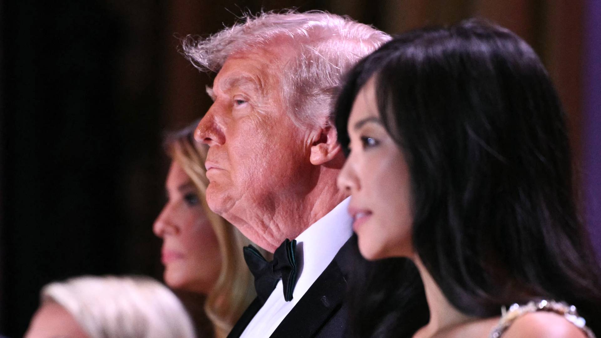 إعلام أمريكي: ترمب وأعضاء إدارته في أمان وقرر العودة للحفل