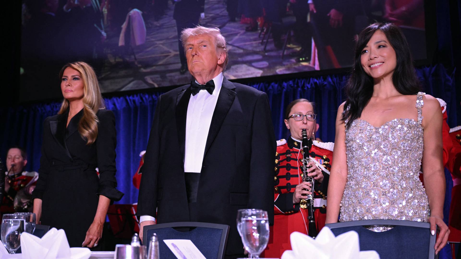 ترمب: أميل لتأييد الفرضية الأمنية التي تشير إلى أن المسلح كان يتصرف بشكل منفرد #عاجل 