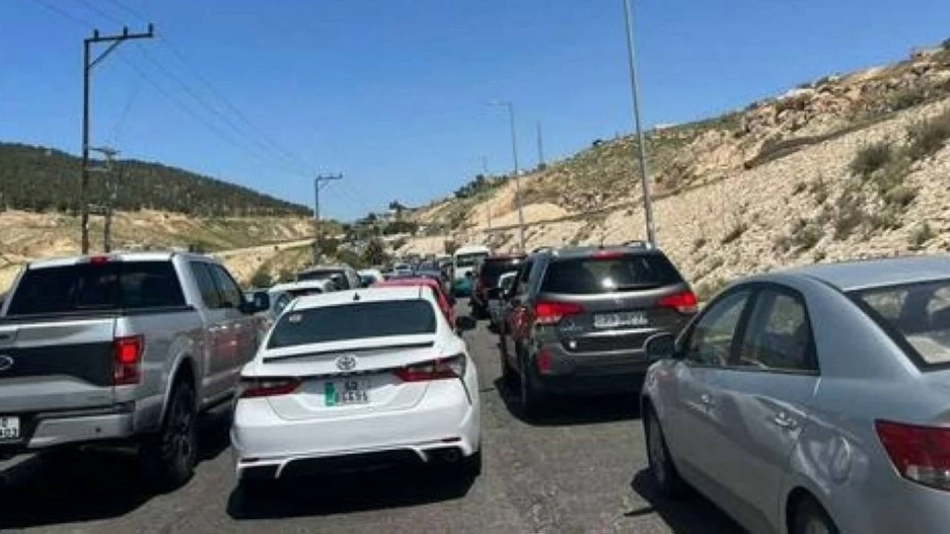 وفاة وإصابات إثر حادث سير على طريق إربد–عمان