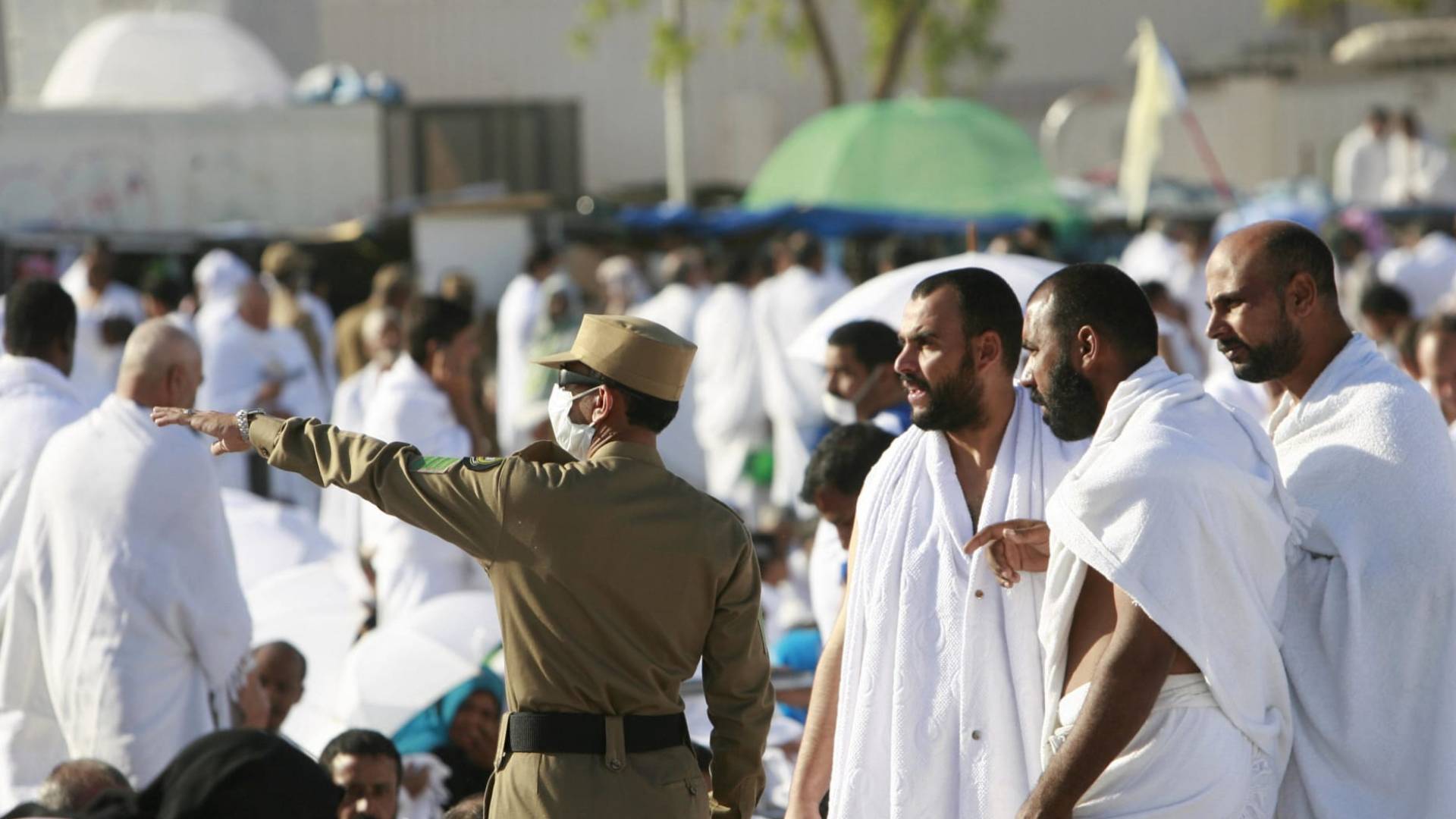 السعودية: أمن الحج يضبط مقيما جهز مخابئ سرية لتهريب مخالفين في شاحنة بضائع