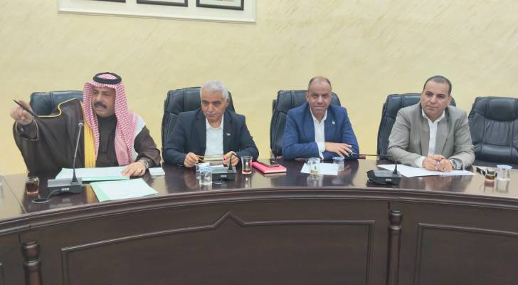 "النقل النيابية" تقود اتفاقا ينهي اعتصام أصحاب القلابات في معان