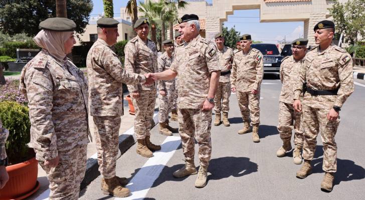 زيارة رئيس هيئة الأركان المشتركة اللواء يوسف الحنيطي لهيئة الاتصالات الخاصة