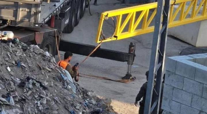 بوابات حديدية