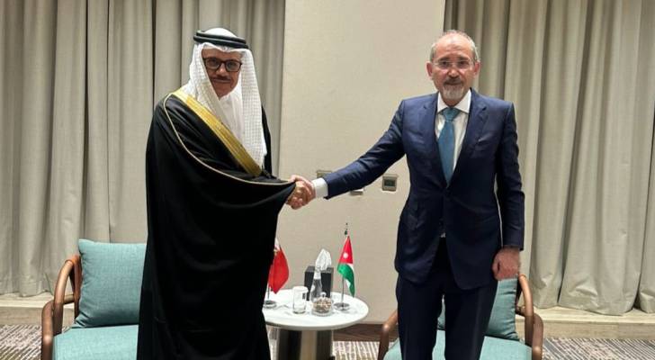 وزير الخارجية وشؤون المغتربين، أيمن الصفدي ونظيره البحريني الدكتور عبد اللطيف بن راشد الزياني
