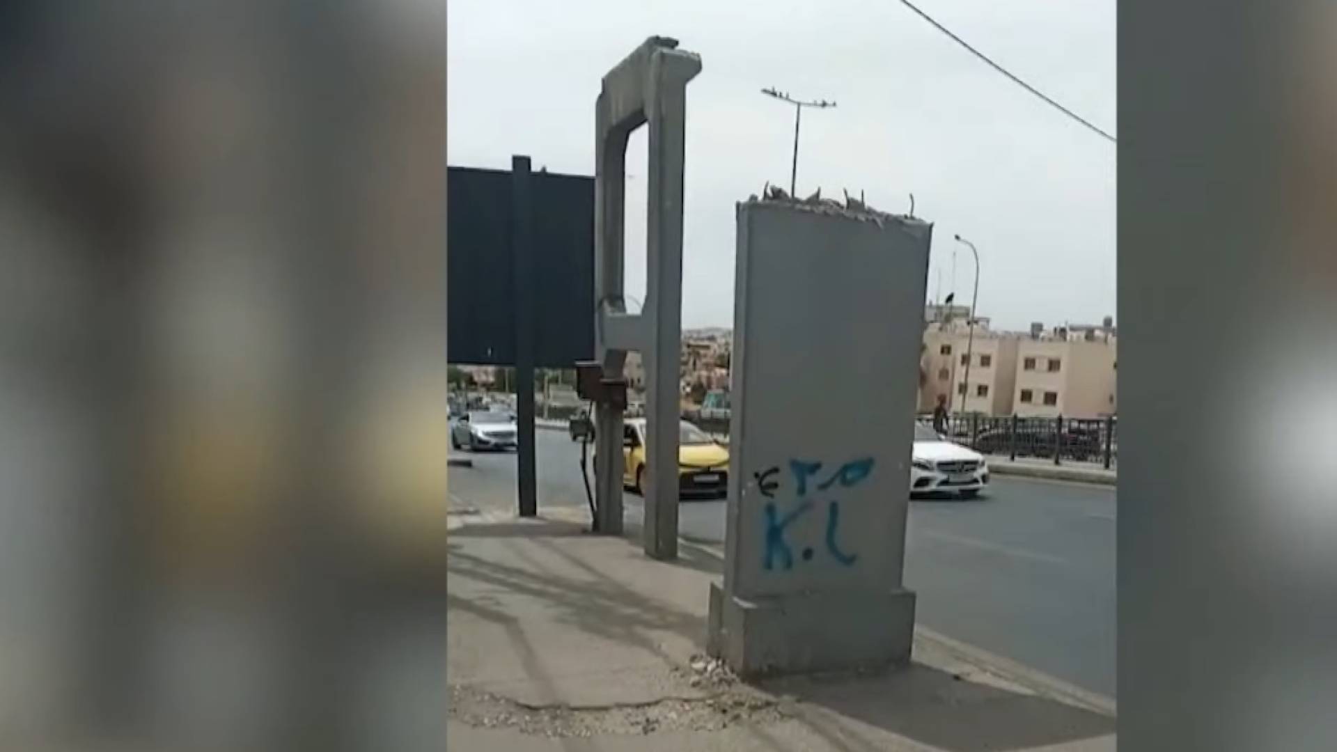 "من هنا نبدأ".. شكاوى من غياب جسر مشاة حيوي بين "السادس والسابع".. والأمانة توضح الموقف