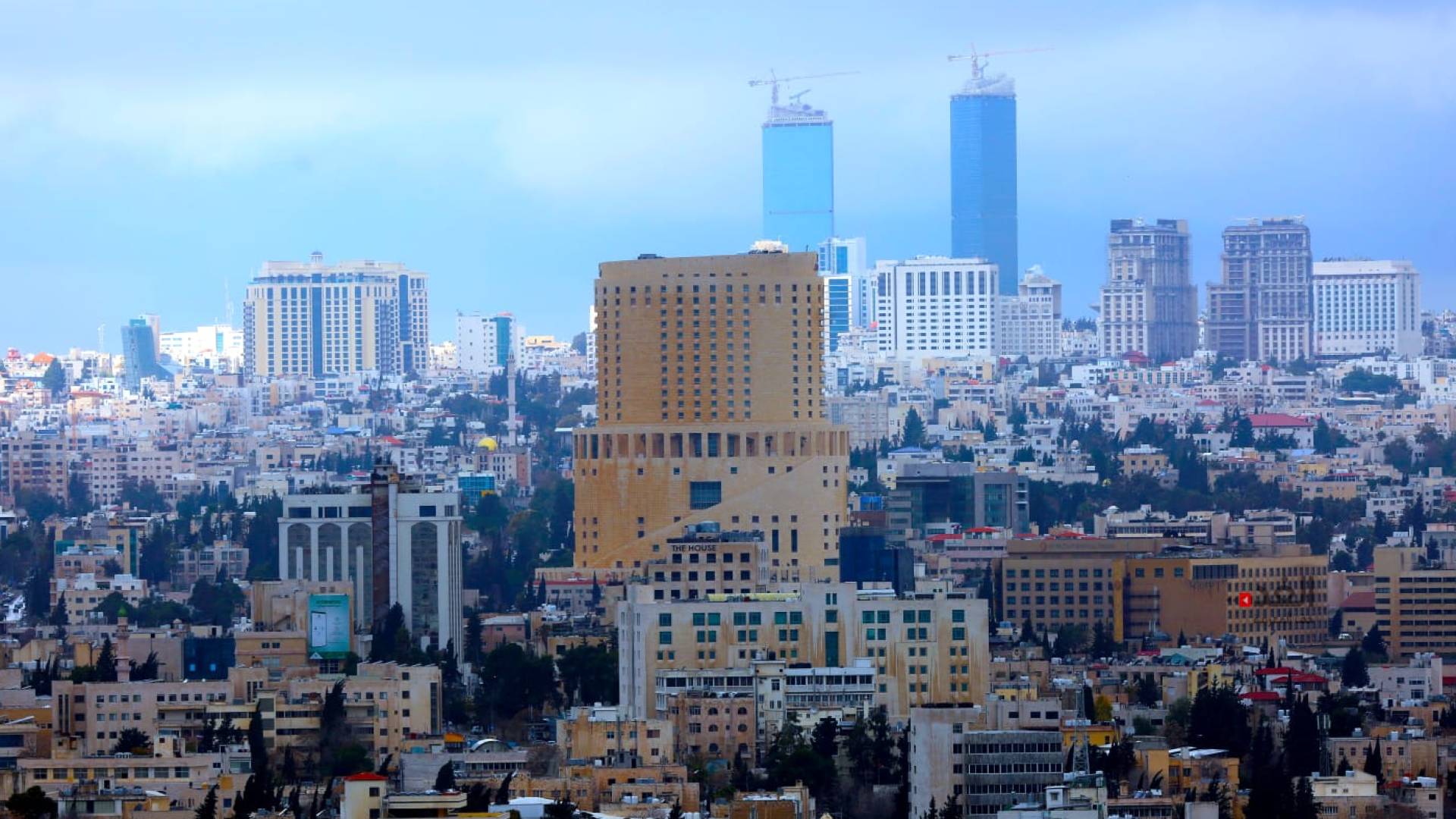 درجات حرارة متدنية يوم الأثنين وفرصة لهطولات مطرية في شمال ووسط الأردن