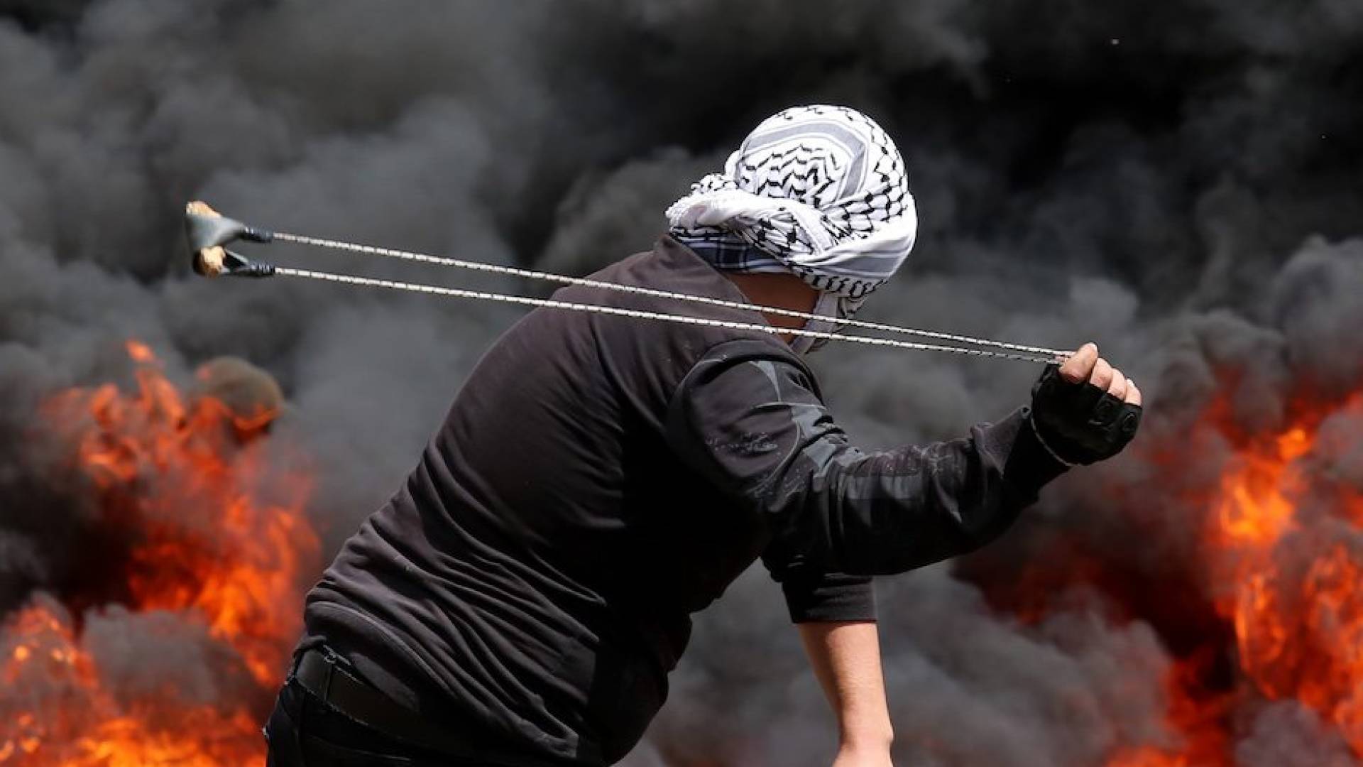 قائد في جيش الاحتلال يقر بوجود تمييز في قواعد الاشتباك بحق راشقي الحجارة في الضفة الغربية