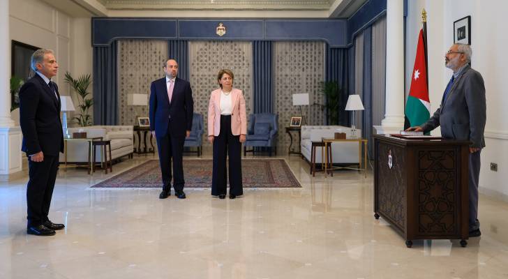 رئيس الأكاديمية الأردنية للإدارة الحكومية مصطفى الحمارنة يؤدي القسم القانوني أمام رئيس الوزراء الدكتور جعفر حسان