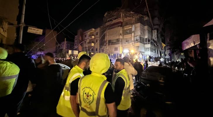 الدفاع المدني اللبناني يحاول انتشال جثث ومصابين بعد غارة للاحتلال الإسرائيلي