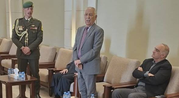 العيسوي يعزي آل أبو شرخ وعشيرة الصمادي