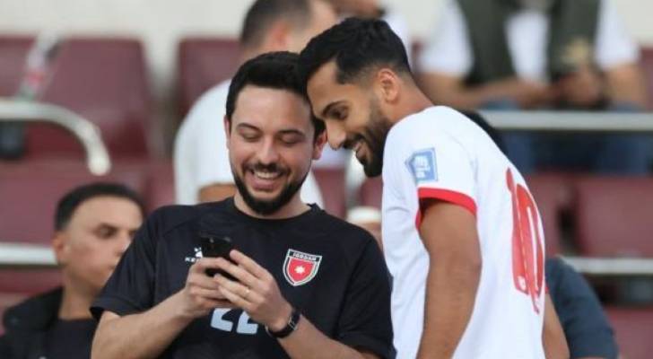 سمو ولي العهد مع اللاعب موسى التعمري