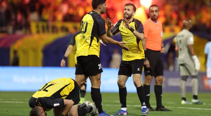 احتفال لاعبي الحسين إربد