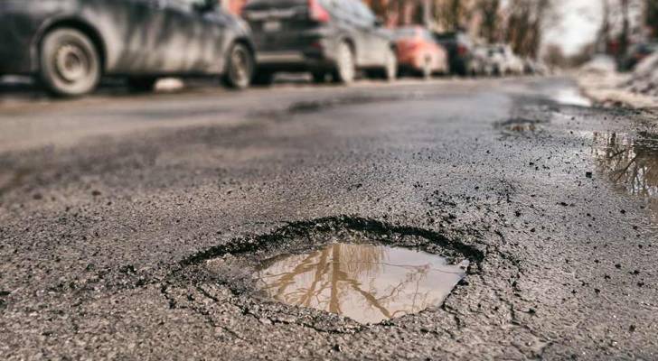 بمتابعة "من هنا نبدأ".. "أمانة عمان" توضح حدود مسؤوليتها عن صيانة شارع الخدمات بالمدينة المنورة