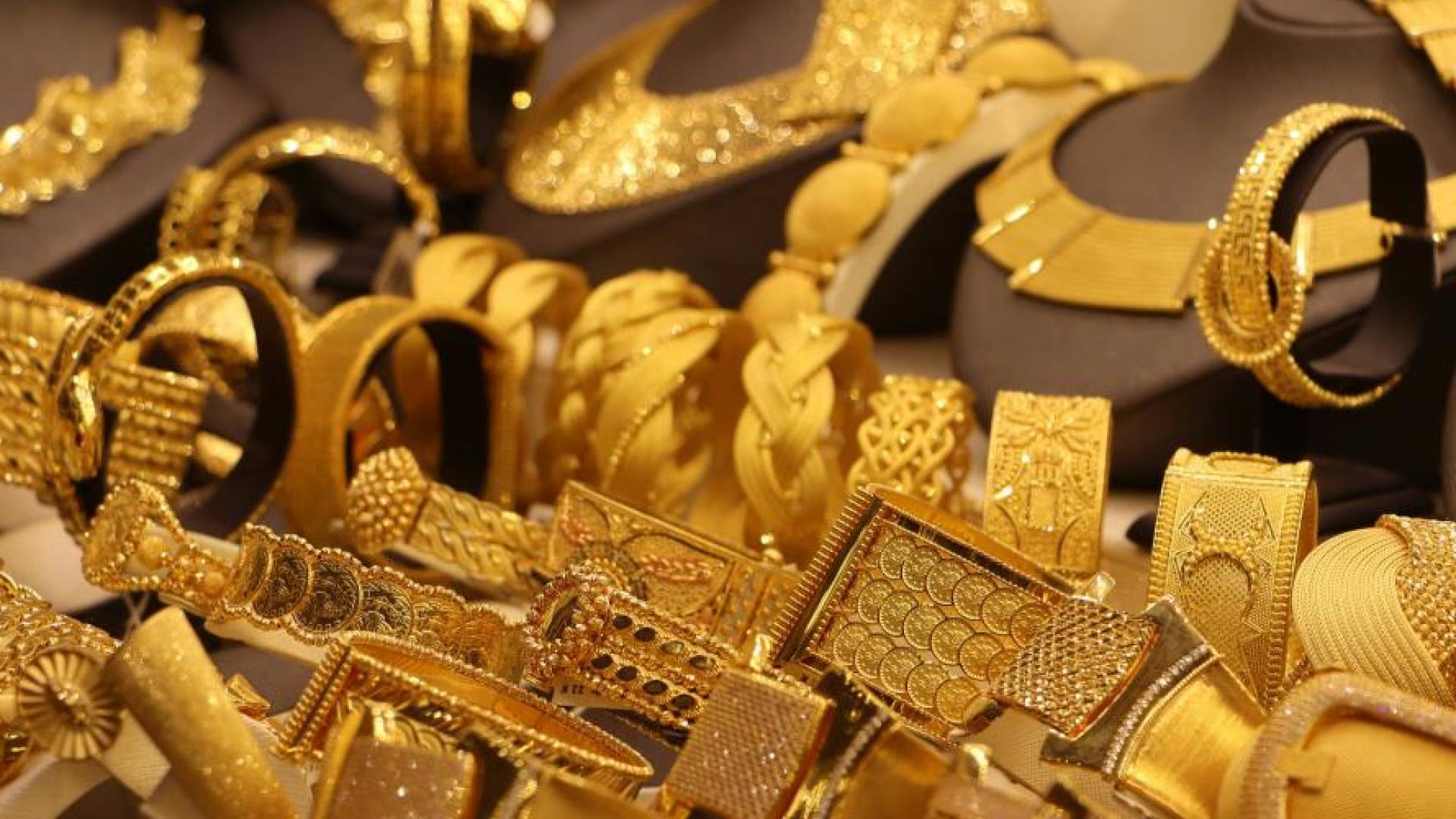 تراجع أسعار الذهب في السوق المحلية.. عيار 21 يسجل 95.100 دينارا في التسعيرة الصباحية