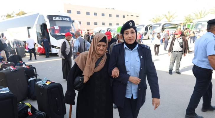 الشرطة الفلسطينية تسهل مغادرة الدفعة الأولى من حجاج بيت الله الحرام عبر معبر الكرامة