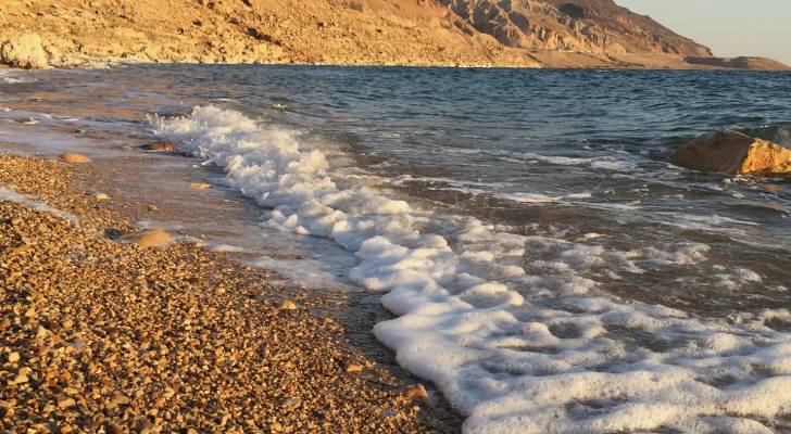 شاطئ البحر الميت