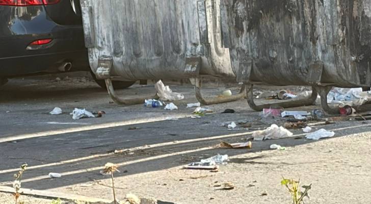 نفايات في الشارع