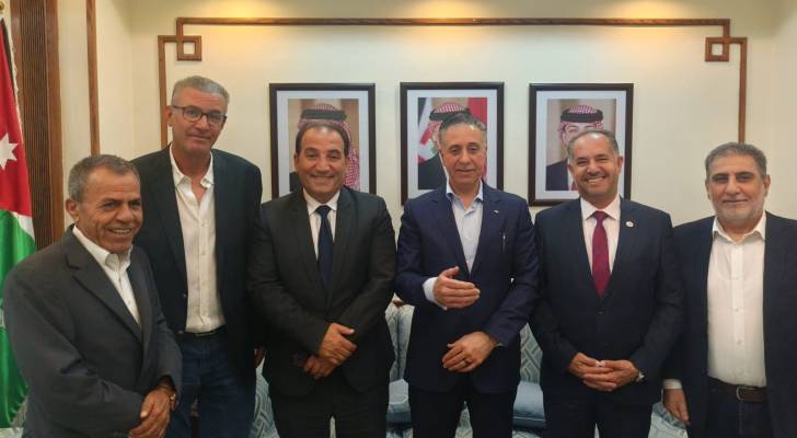 وزير الصناعة والتجارة والتموين، المهندس يعرب القضاة ونقيب مقاولي الإنشاءات، فؤاد الدويري