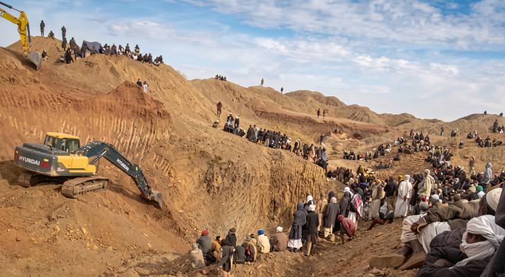 محاولة العثور على مفقودين في انهيار منجم