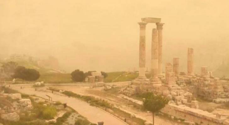 أجواء مغبرة في عمان
