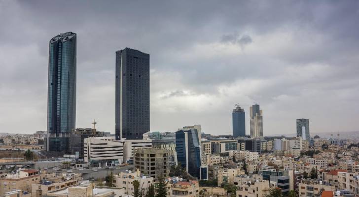 صورة تظهر غيوم سوداء خلال المنخفض الجوي في عمان