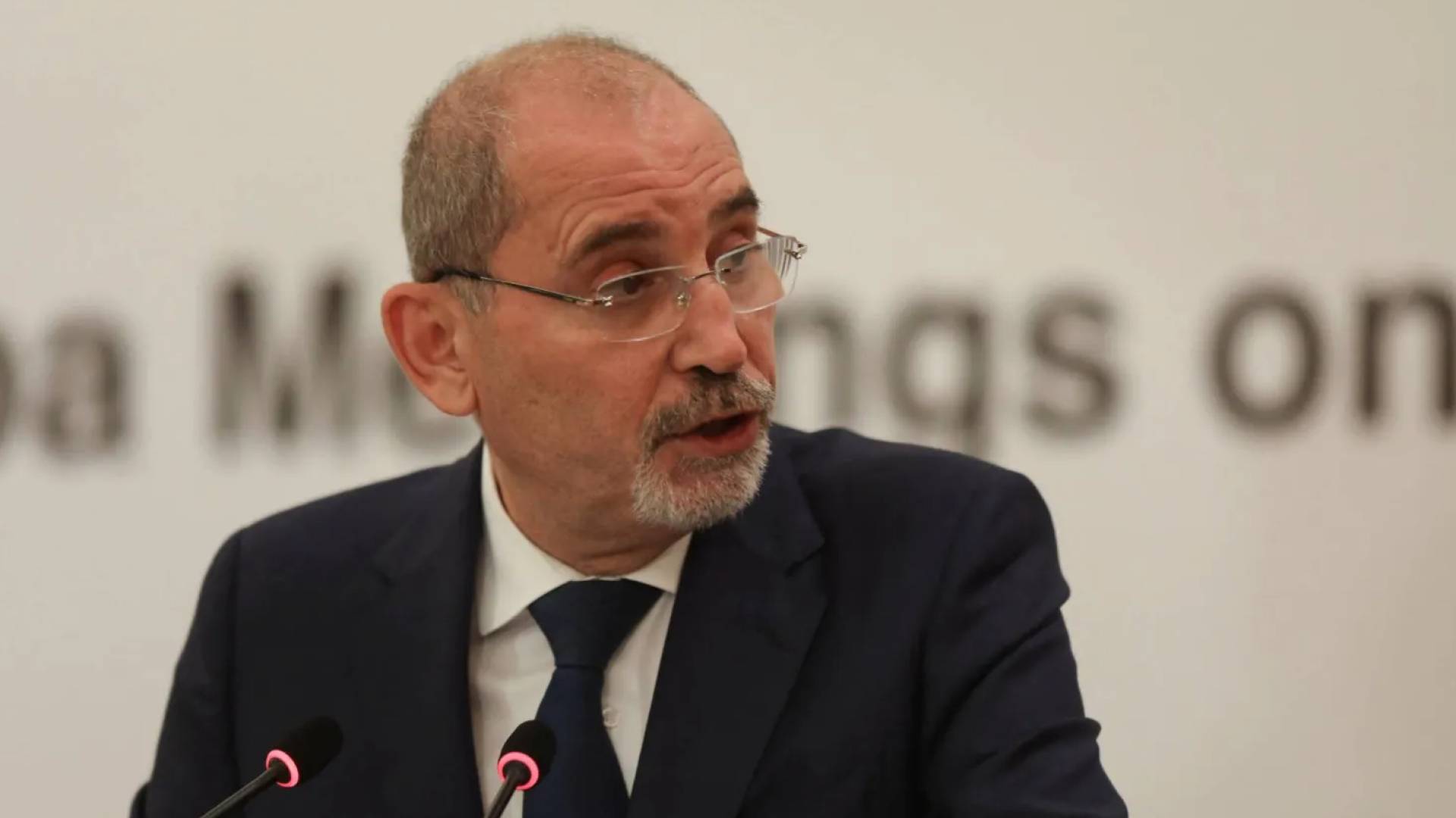 الصفدي يهنئ نظيرته البلغارية بتوليها مسؤولياتها الجديدة، ويبحث معها التصعيد الذي تشهده المنطقة