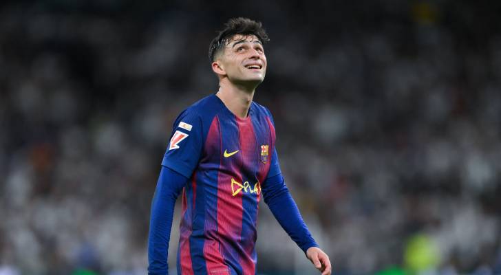 بيدري نجم خط وسط برشلونة