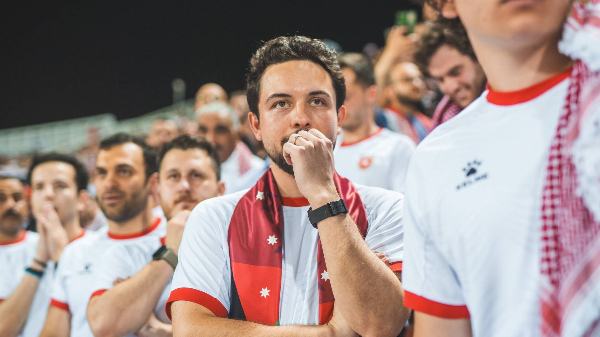 ولي العهد يطمئن هاتفيا على صحة نجم منتخب النشامى عصام السميري بعد إصابته