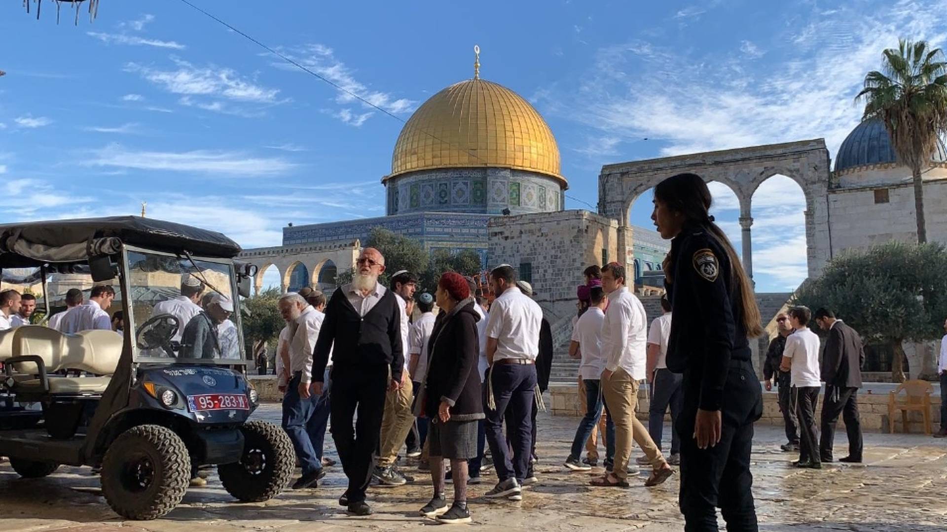 270 مستوطنا يقتحمون باحات المسجد الأقصى في "عيد الأسابيع"