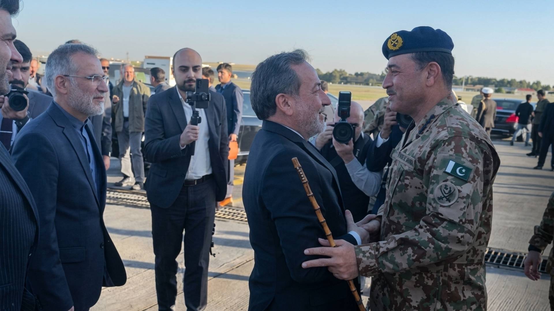 الخارجية الإيرانية: عراقجي بحث مع قائد الجيش الباكستاني جهود منع التصعيد وإنهاء الحرب