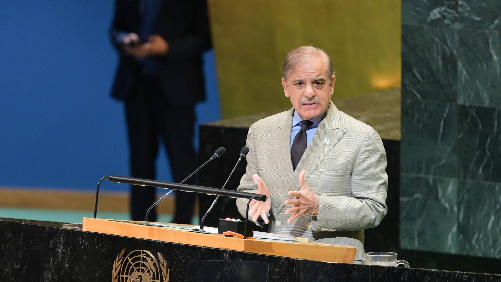 رئيس وزراء باكستان: أهنئ الرئيس ترمب على جهوده الاستثنائية لإحلال السلام
