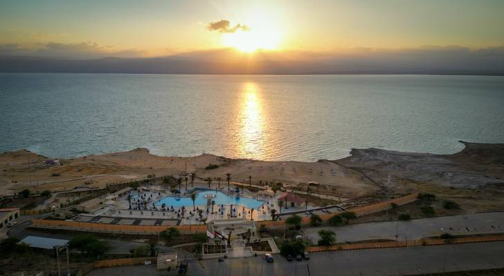 شاطئ البحر الميت السياحي