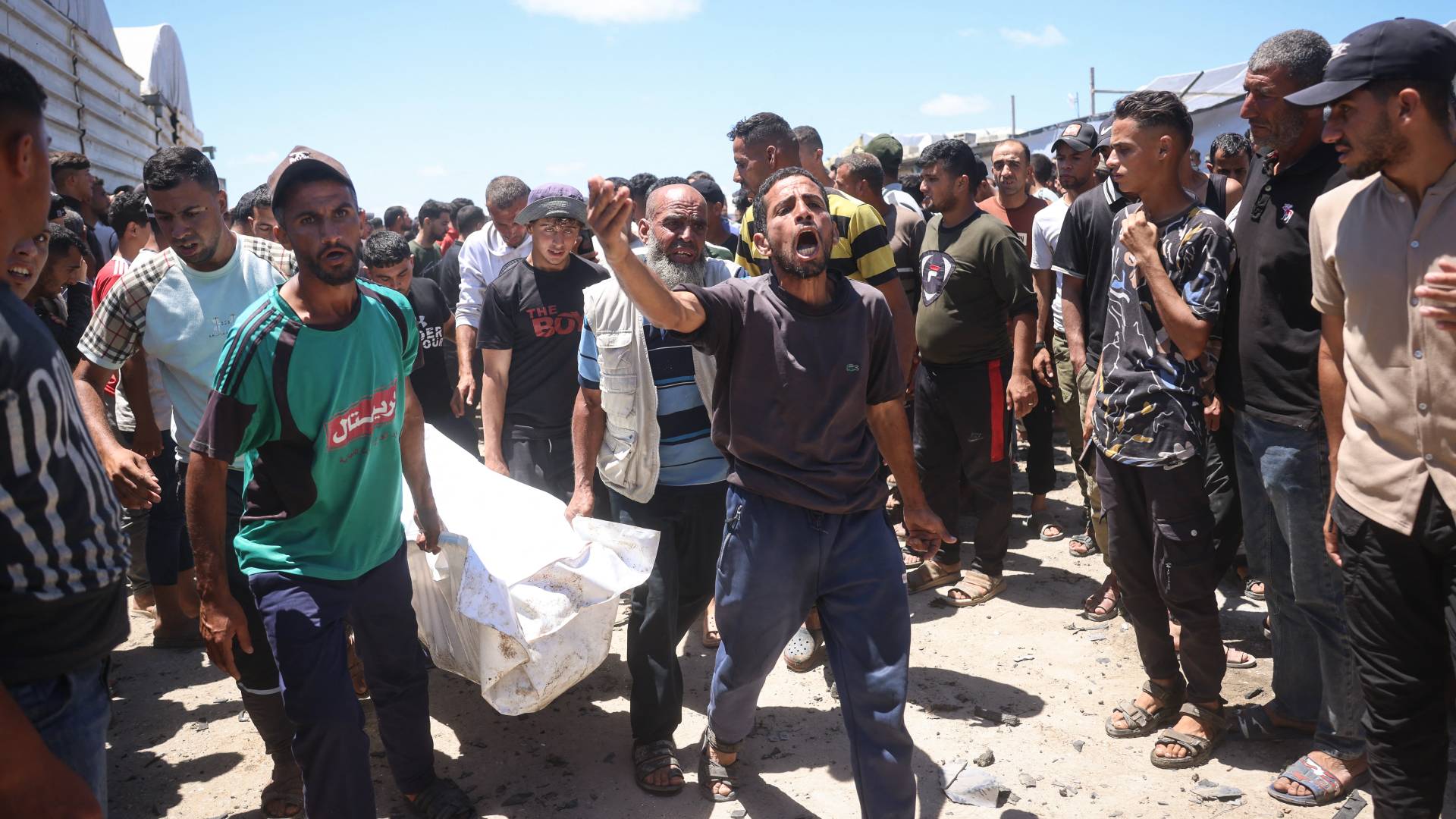 وسائل إعلام فلسطينية: شهيدان وجرحى في قصف "إسرائيلي" استهدف مركبة بغرب خان يونس
