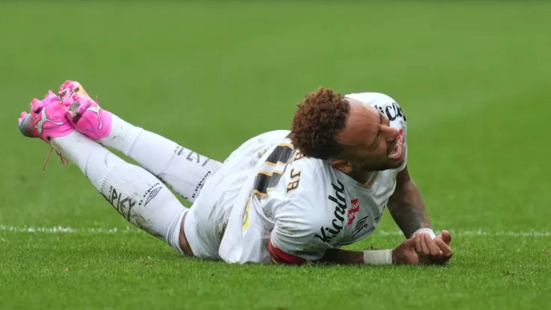 طبيب البرازيل رادريغو لاسمار يعلن تفاصيل إصابة نيمار بـ مركز غرانجا كوماري