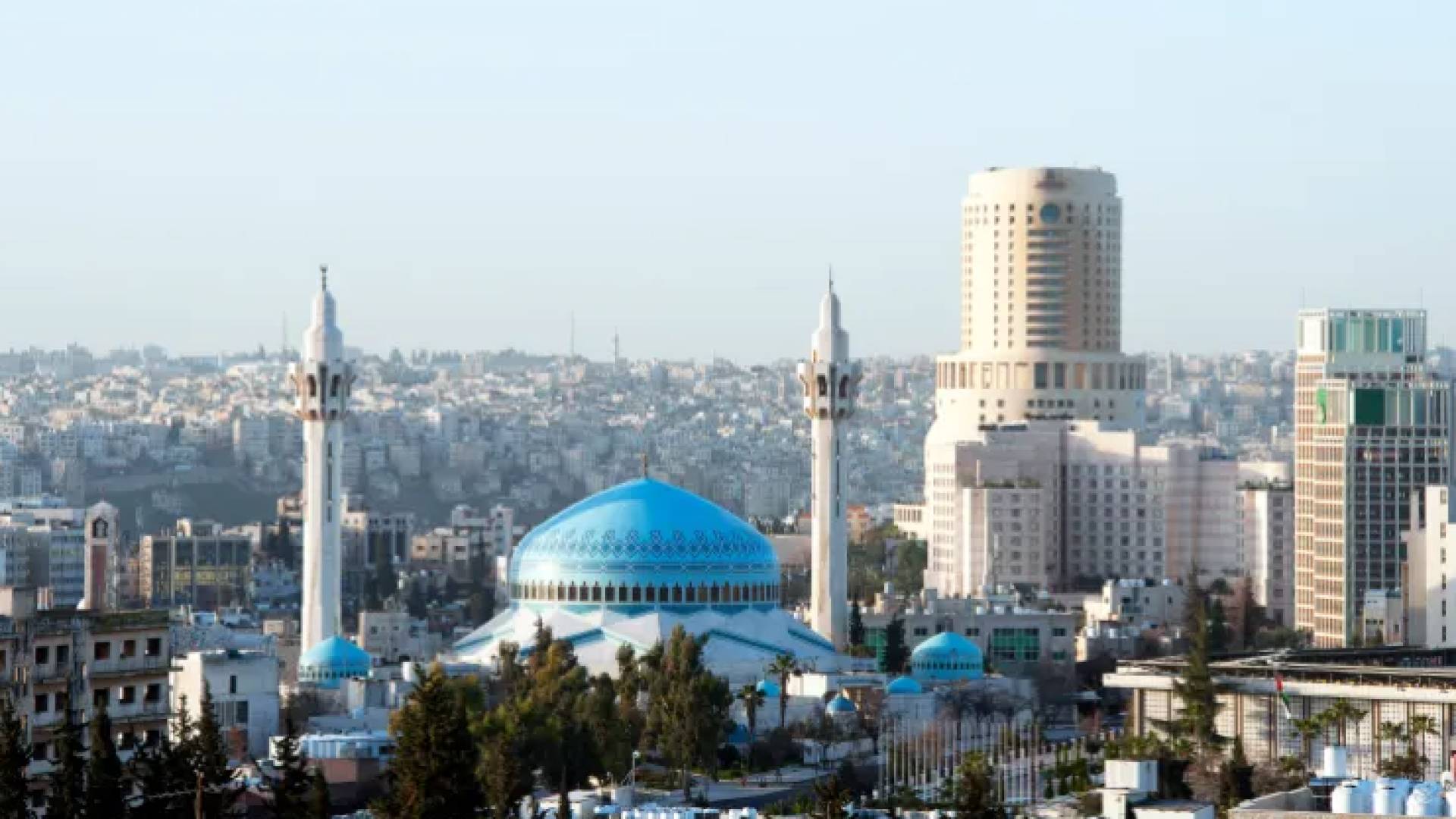 طقس العرب: أجواء مستقرة ومائلة للدفء في الأردن مع ظهور السحب المتفرقة السبت