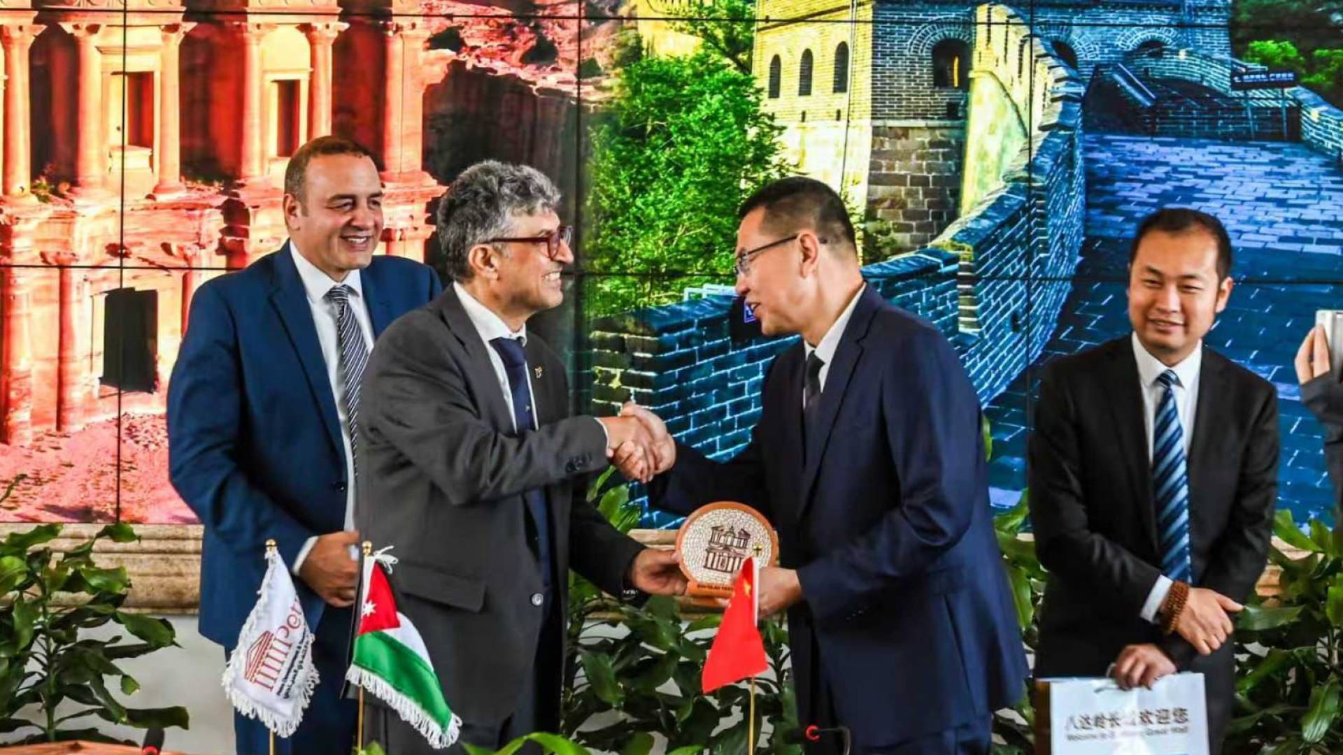 اتفاقية توأمة بين البترا وسور الصين العظيم لتعزيز التعاون السياحي والتراثي