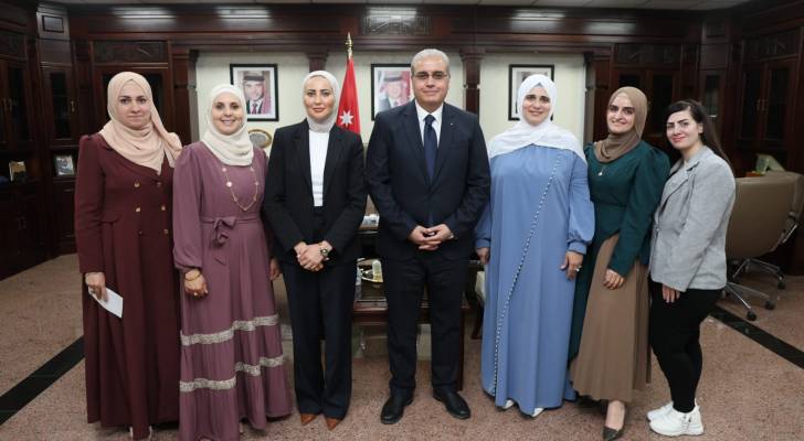 البدور يكرم الفائزين