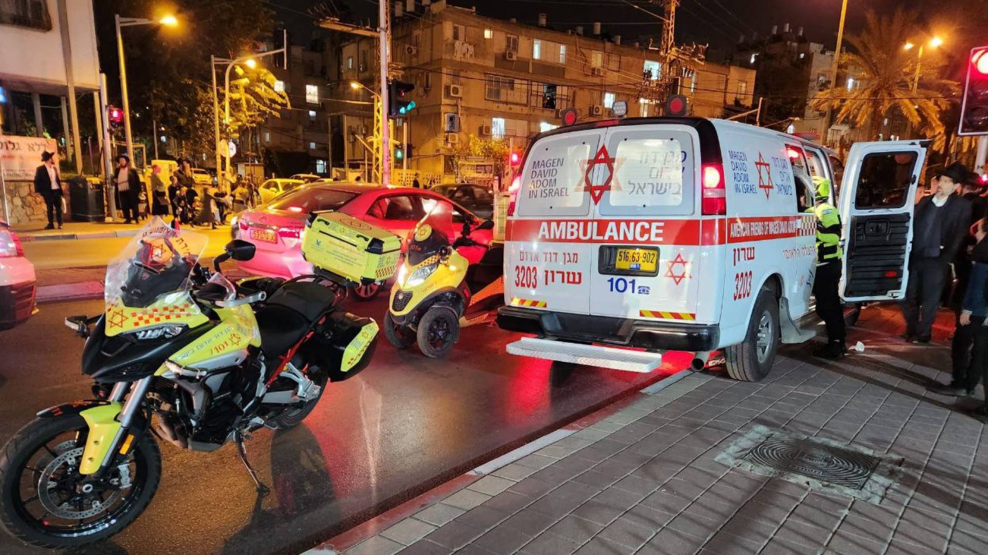 نجمة داوود: 4 إصابات في عملية دهس في مستوطنة وش عتصيون بالقرب من الخليل.. فيديو