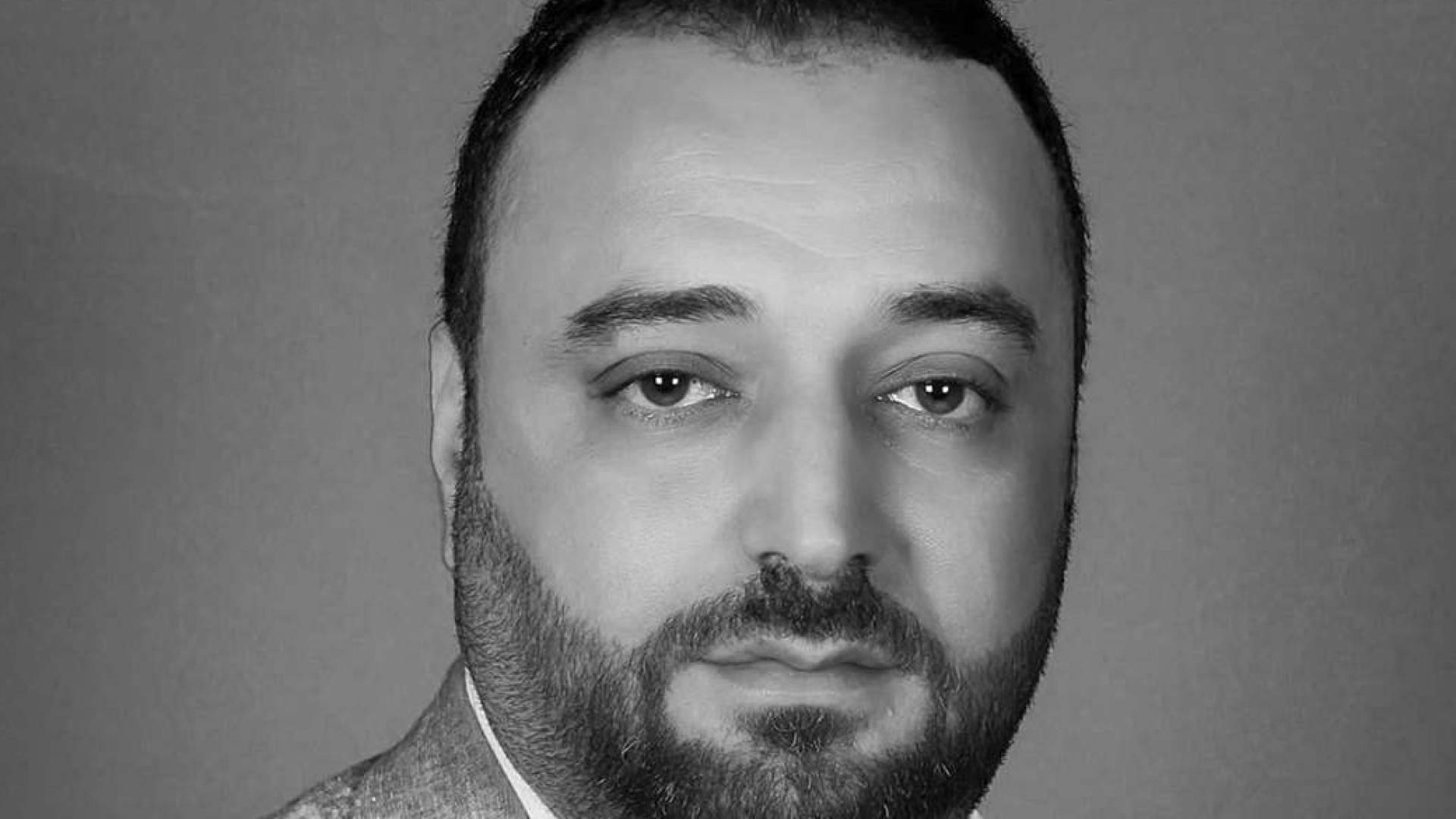 وفاة الإعلامي العراقي غسان مطر مقدم برنامج "مواقف" بعد صراع مع المرض