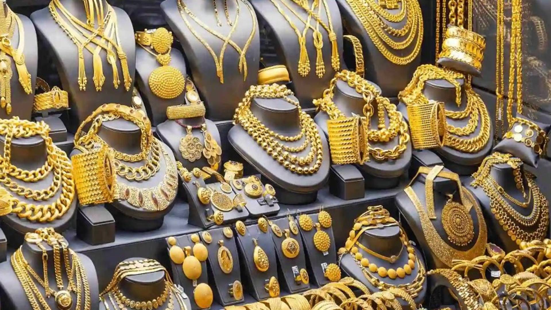 انخفاض أسعار الذهب والليرات الرشادي والإنجليزي في الأردن الأربعاء